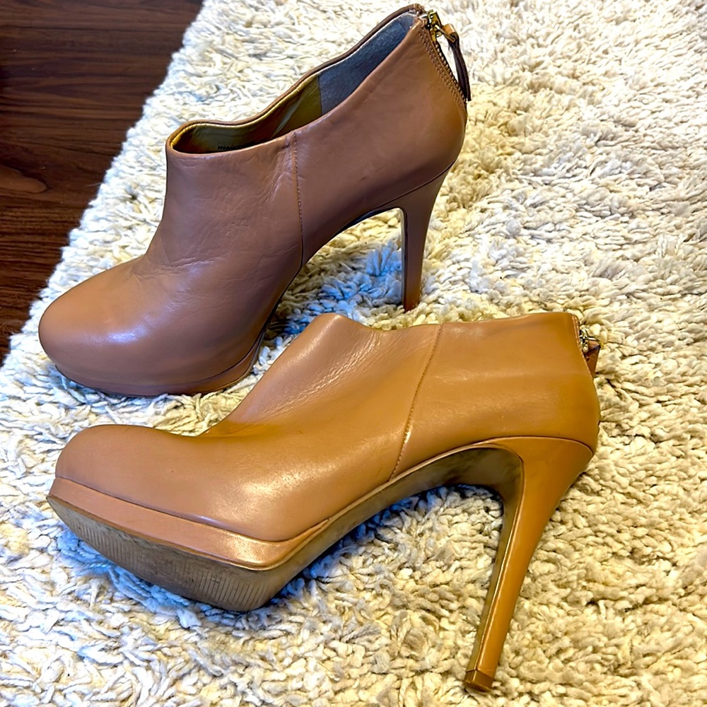 Nine West beige heel